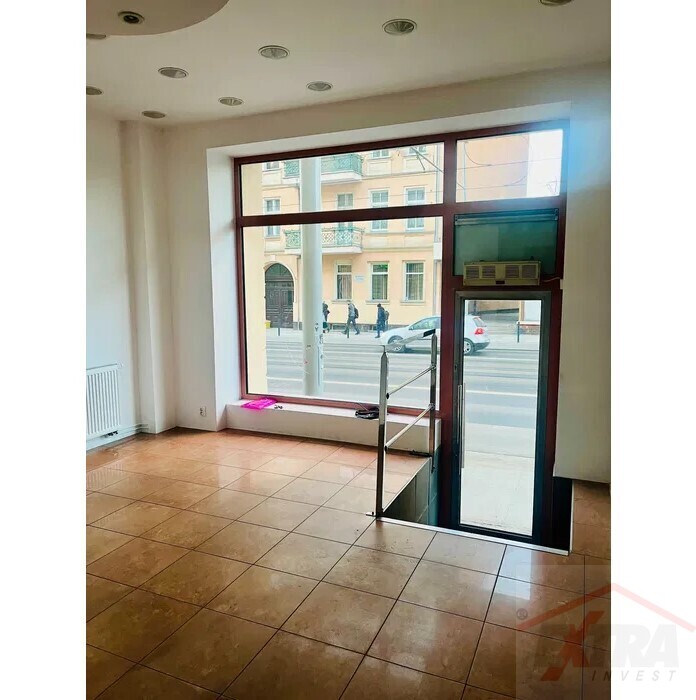 Ładny mały  lokal z witryną.Centrum (1)