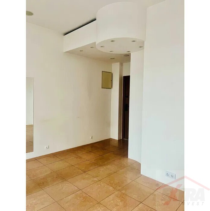 Ładny mały  lokal z witryną.Centrum (2)