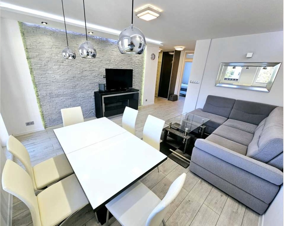 Komfortowe 2 pokoje w centrum Polic (2)