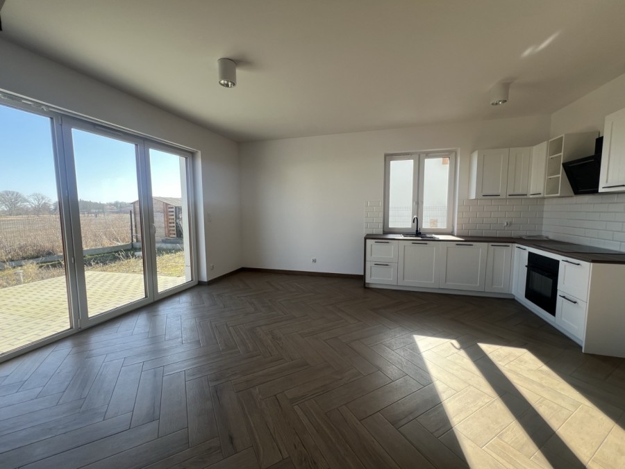 Nowoczesny dom w otulinie lasu i jeziora Miedwie-Skalin (10)