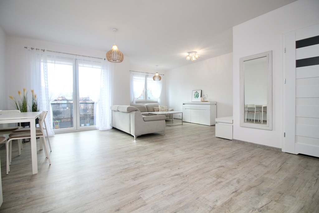 Słoneczny dwupoziomowy apartament - 2 balkony! (1)