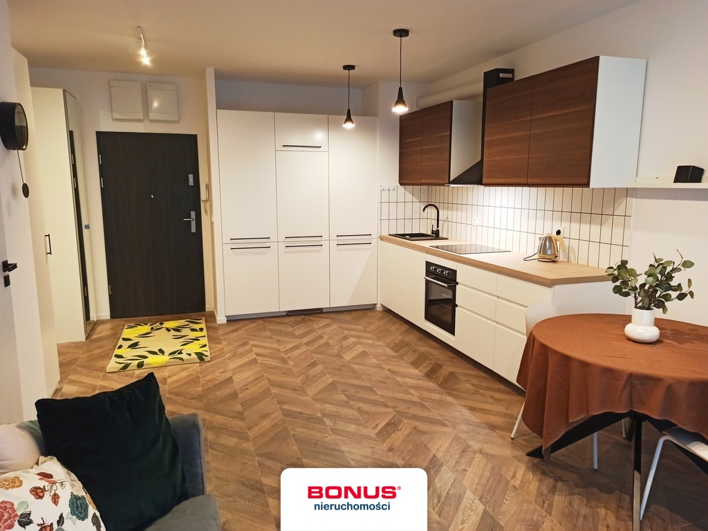 Wyposażone Z ogródkiem Z miejscem w hali (4)