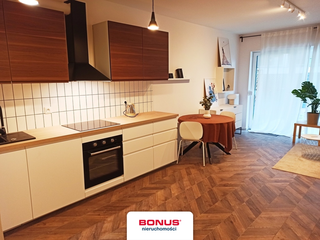 Wyposażone Z ogródkiem Z miejscem w hali (1)