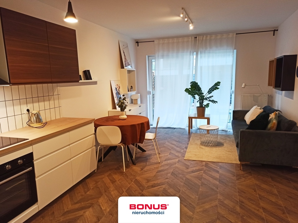 Wyposażone Z ogródkiem Z miejscem w hali (2)