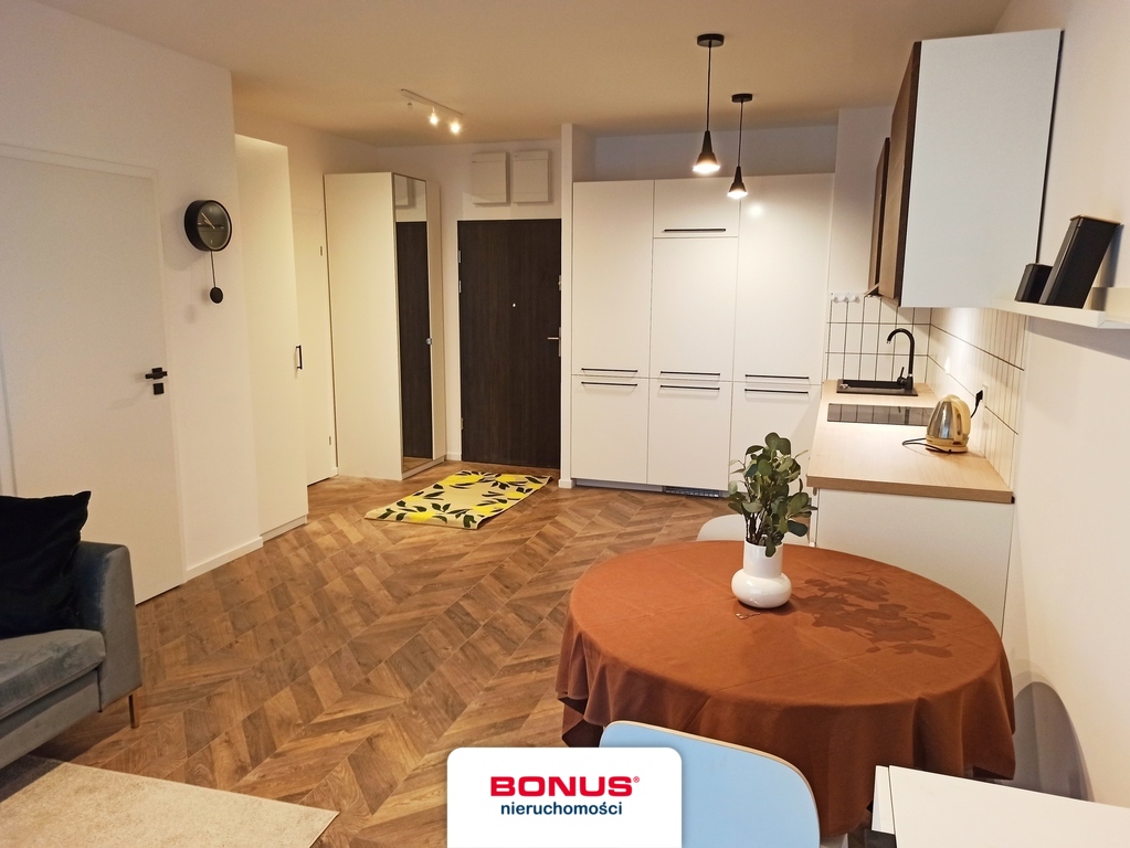 Wyposażone Z ogródkiem Z miejscem w hali (5)