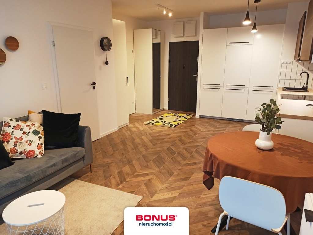 Wyposażone Z ogródkiem Z miejscem w hali (14)