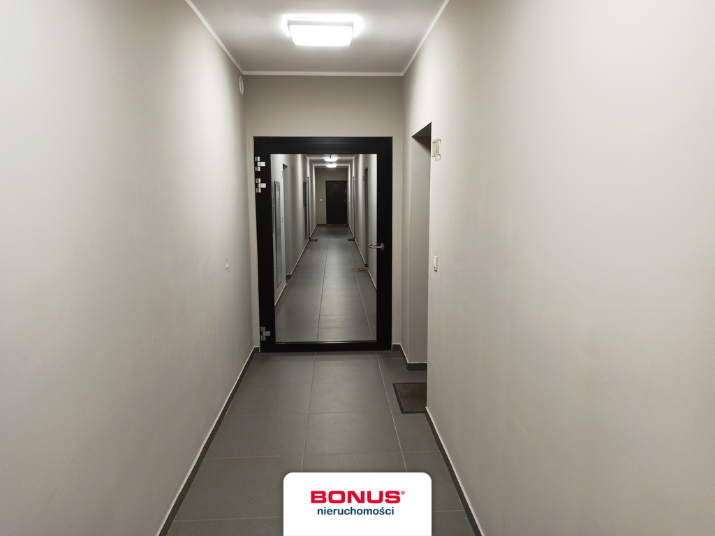 Wyposażone Z ogródkiem Z miejscem w hali (11)