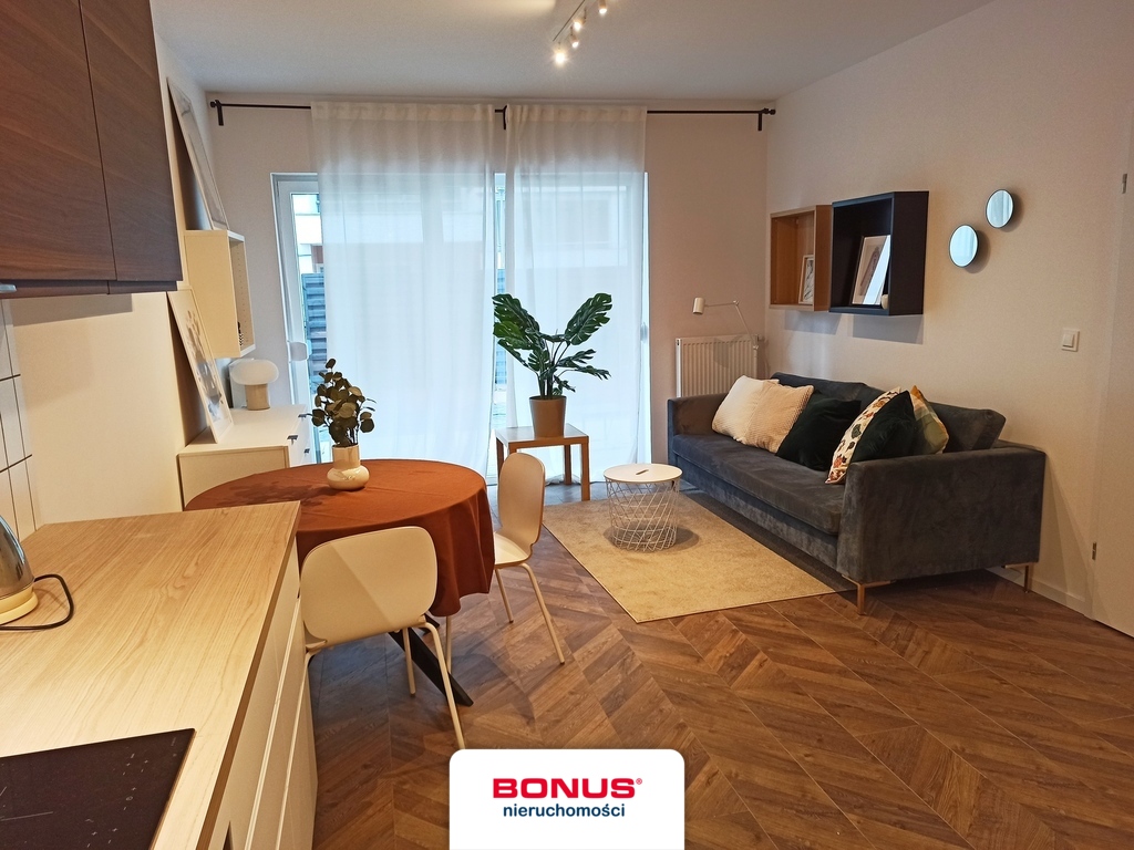 Wyposażone Z ogródkiem Z miejscem w hali (13)