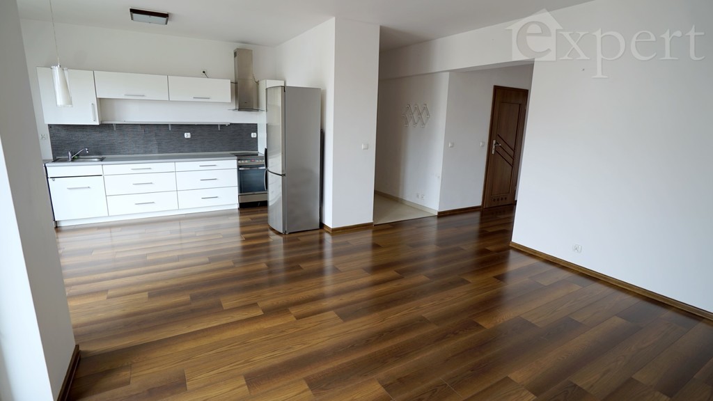 Duże, Komfortowe mieszkanie z miejscem garażowym. (1)