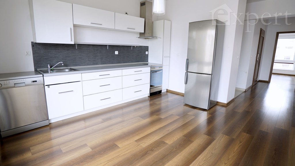 Duże, Komfortowe mieszkanie z miejscem garażowym. (2)