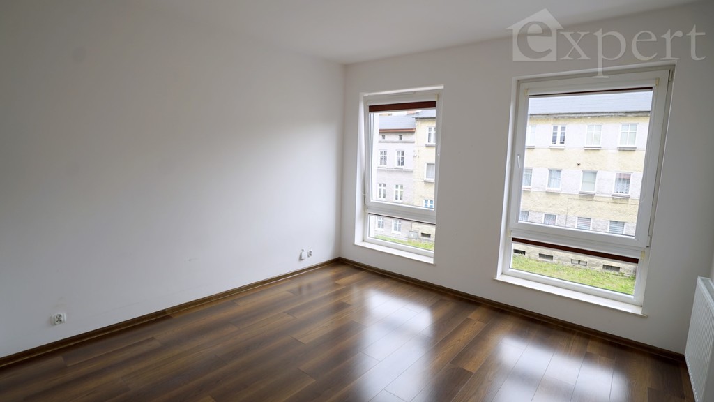 Duże, Komfortowe mieszkanie z miejscem garażowym. (4)