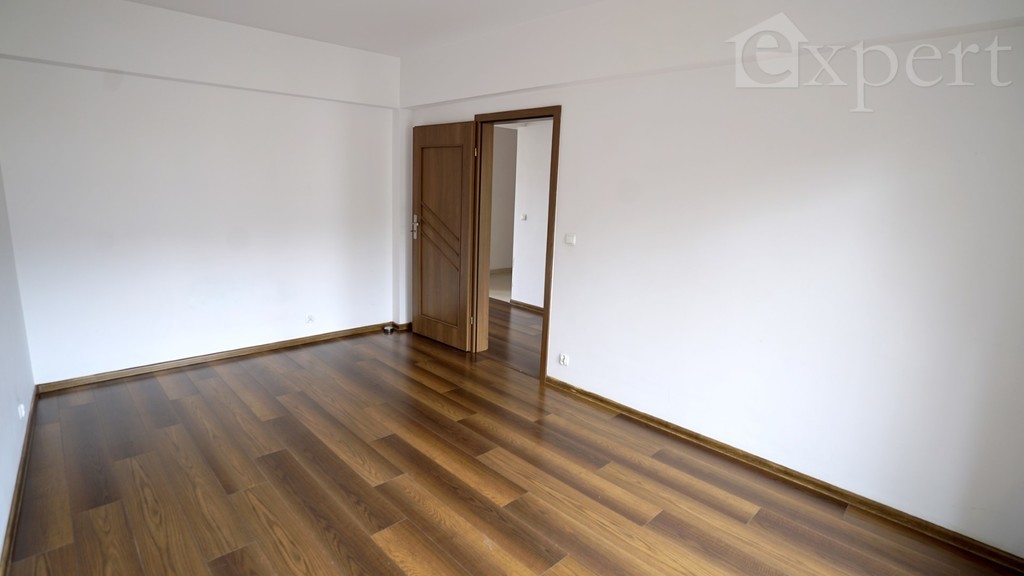 Duże, Komfortowe mieszkanie z miejscem garażowym. (5)