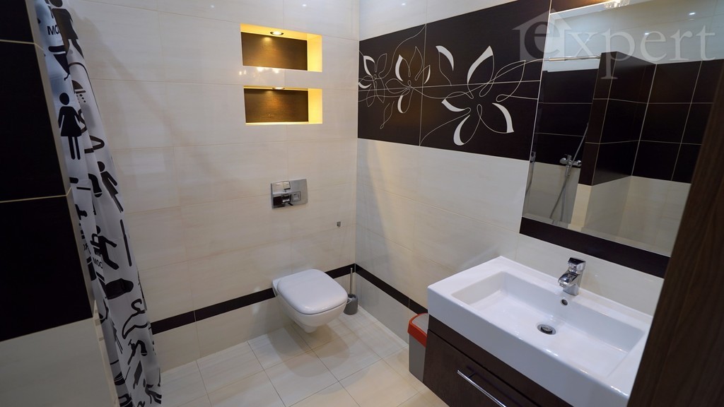 Duże, Komfortowe mieszkanie z miejscem garażowym. (7)