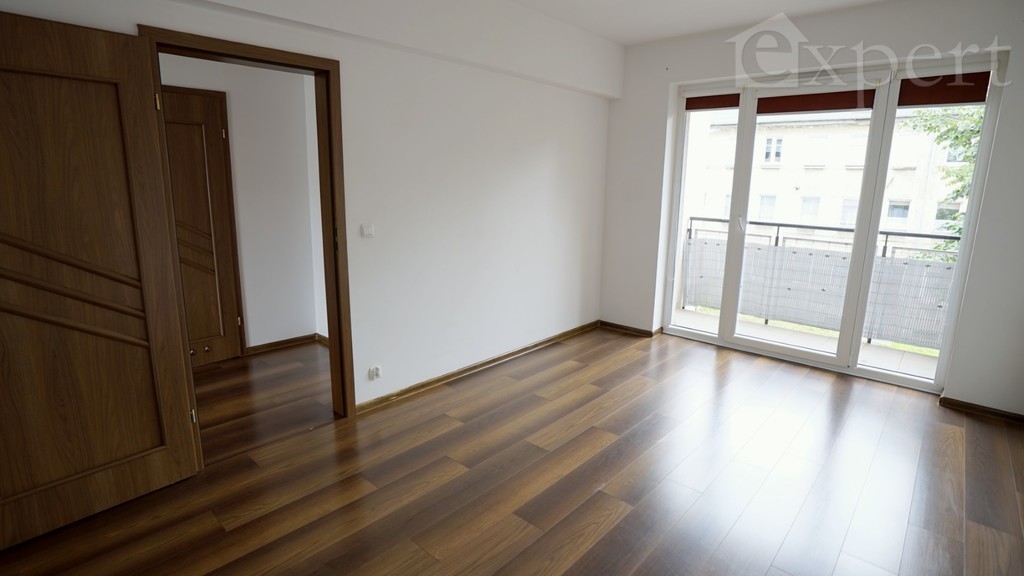 Duże, Komfortowe mieszkanie z miejscem garażowym. (9)