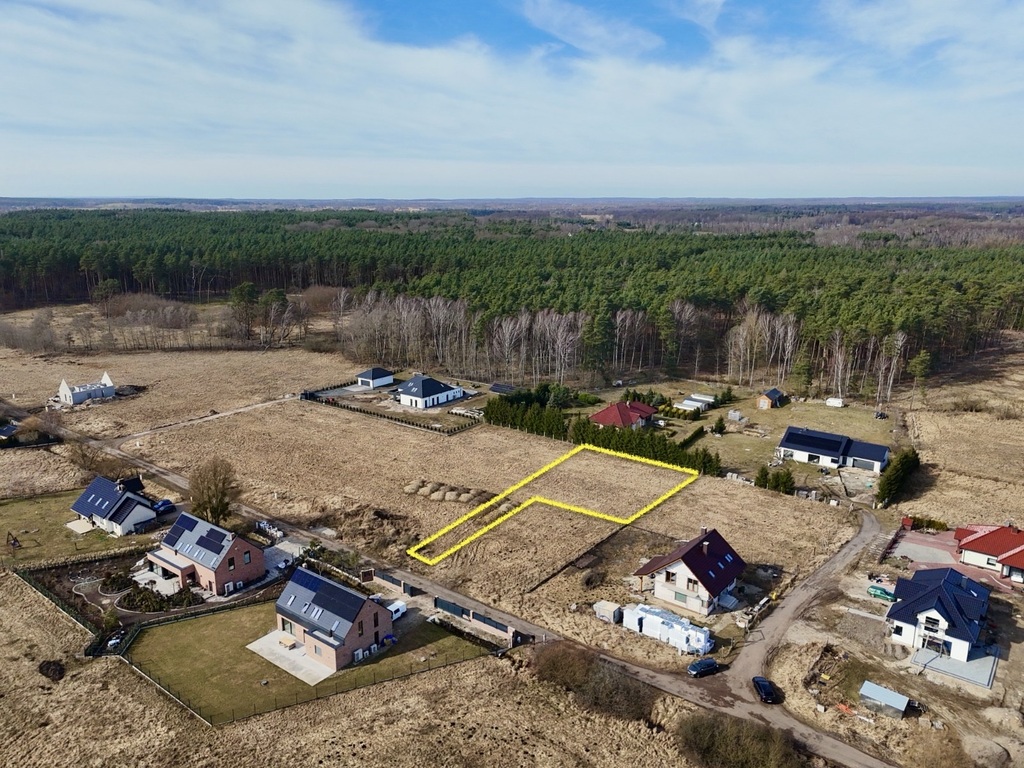 Atrakcyjna działka pod lasem z warunkami zabudowy (2)