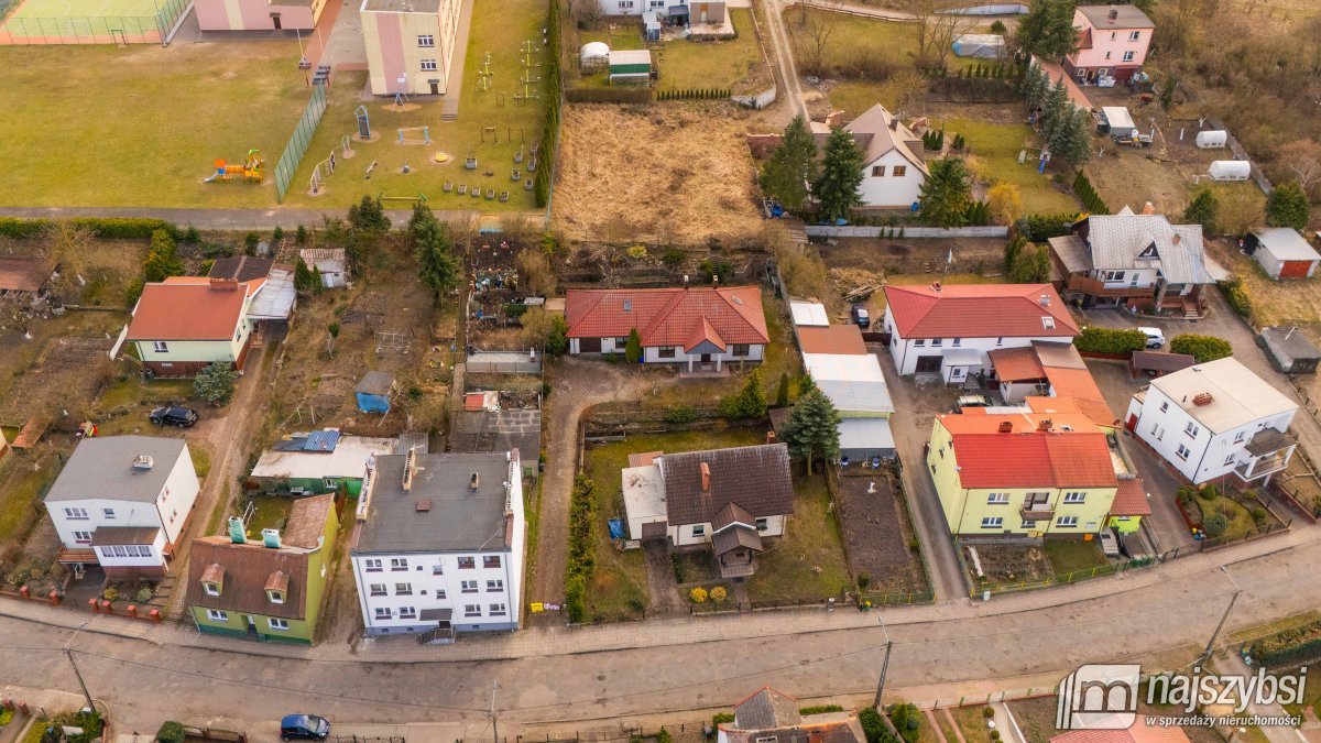 CHOSZCZNO - Piękny Dom z ogródkiem  (38)