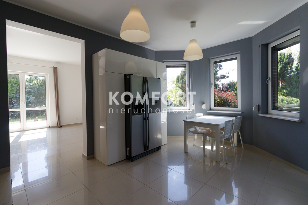 Luksusowy dom z ogrodem na osiedlu zamkniętym (1)