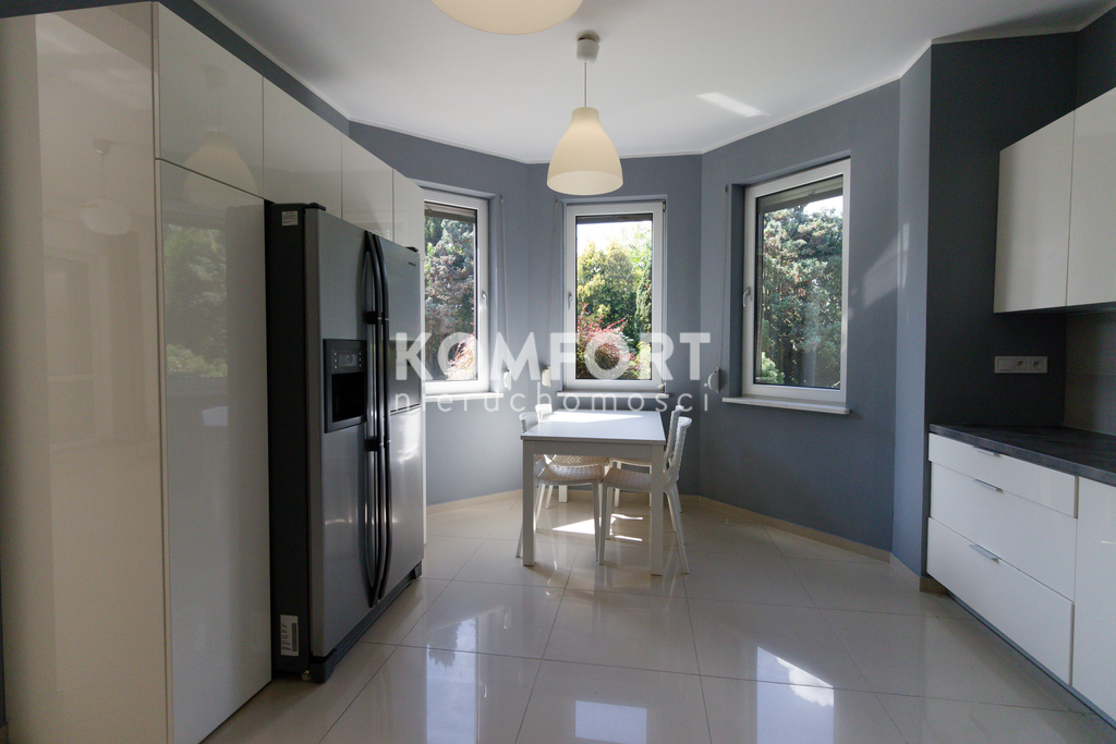 Luksusowy dom z ogrodem na osiedlu zamkniętym (5)