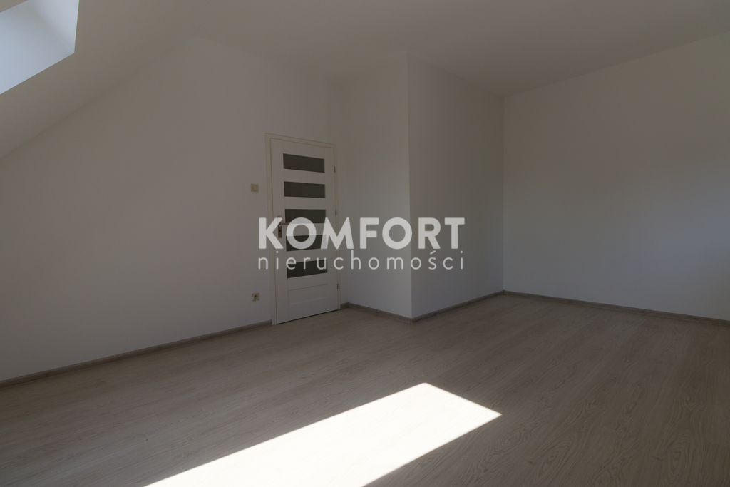 Luksusowy dom z ogrodem na osiedlu zamkniętym (10)