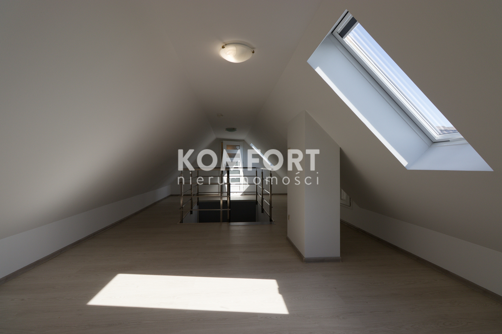 Luksusowy dom z ogrodem na osiedlu zamkniętym (19)