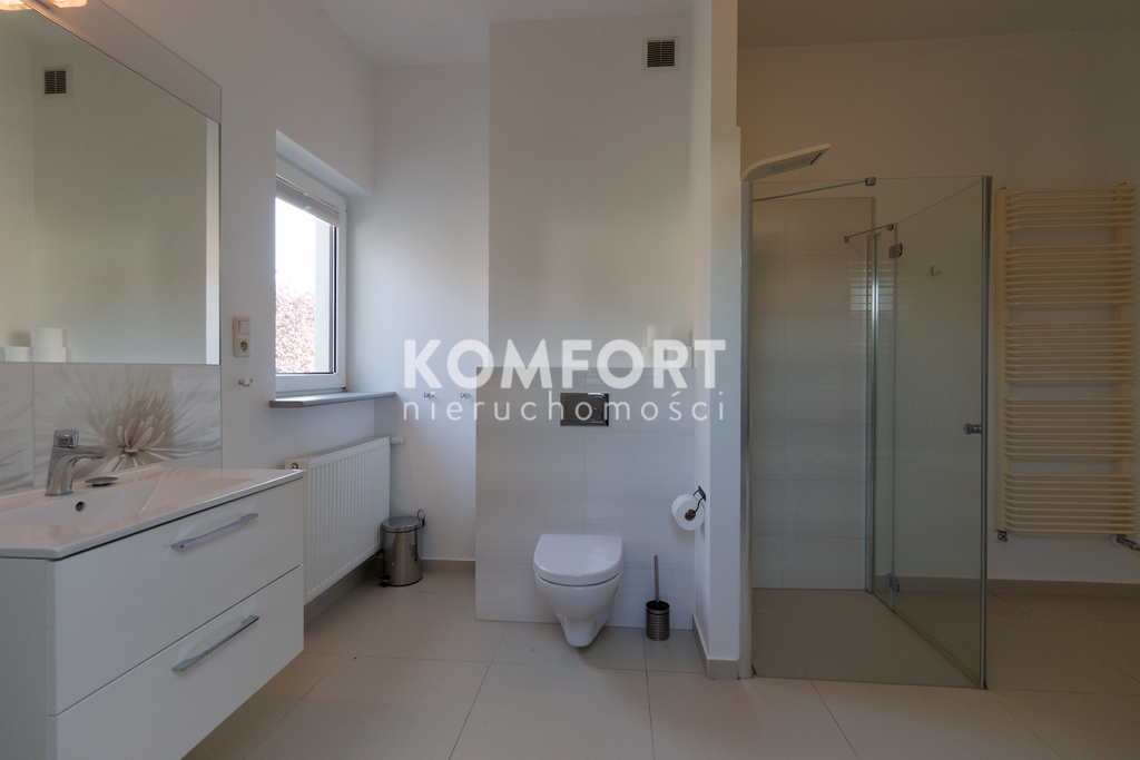 Luksusowy dom z ogrodem na osiedlu zamkniętym (24)