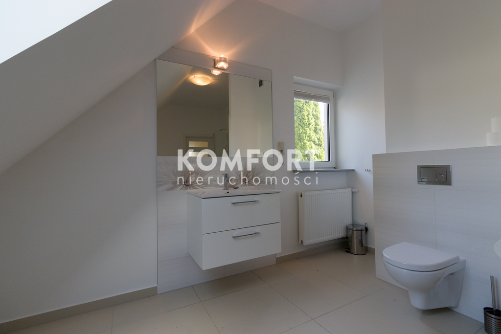 Luksusowy dom z ogrodem na osiedlu zamkniętym (26)