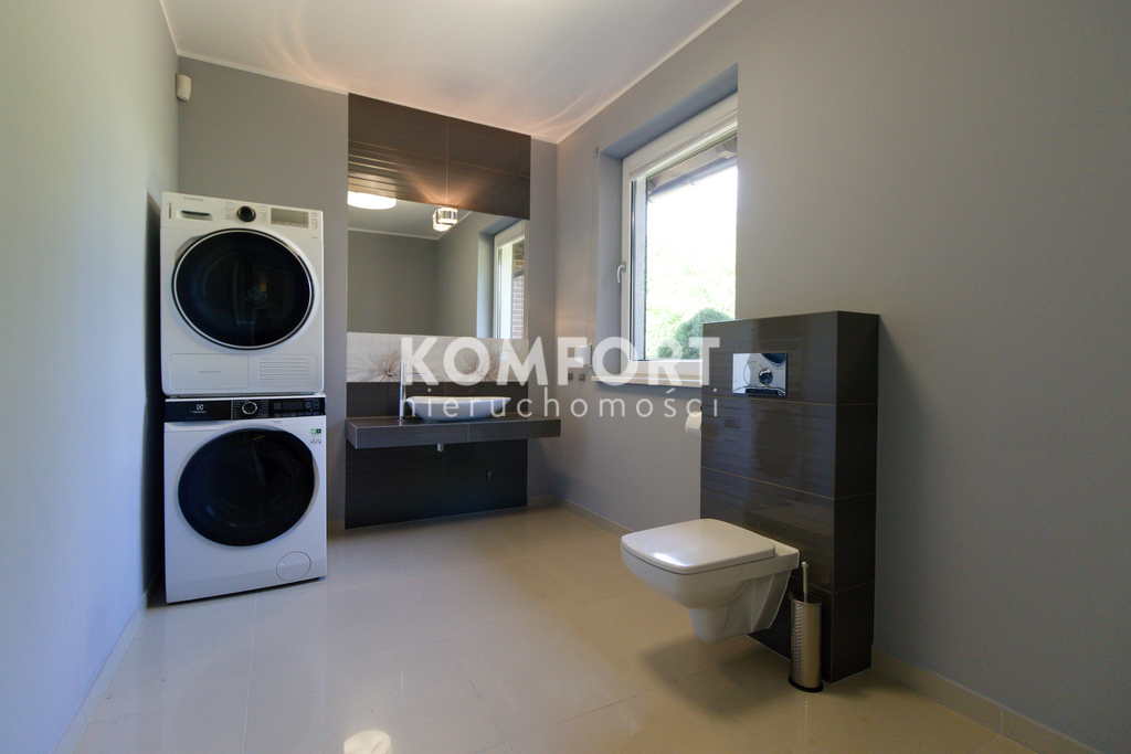 Luksusowy dom z ogrodem na osiedlu zamkniętym (27)