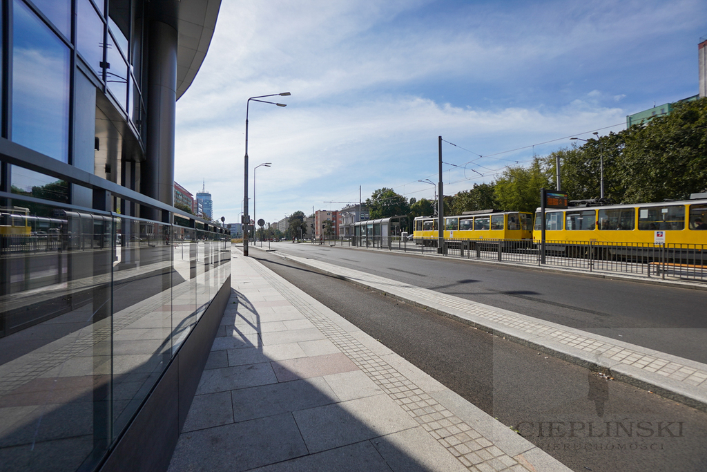 Hanza Tower - parter, witryny lokal w centrum !!! (2)