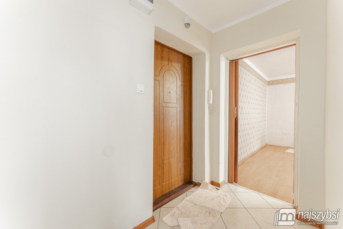 Nowogard-2 pokoje na parterze z garażem w centrum  (9)