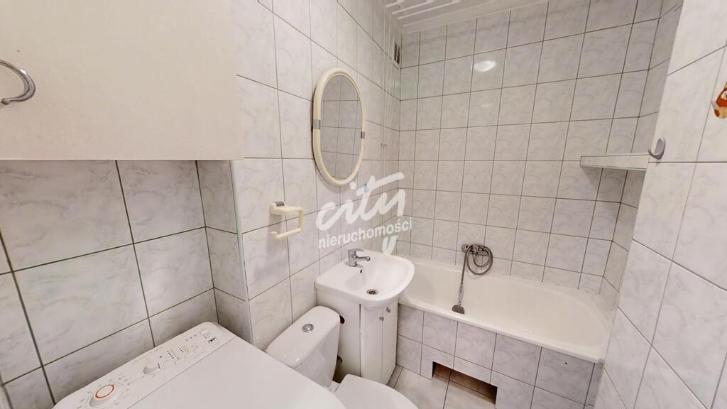 [3D] Kawalerka, duże okna na zachód, koło szpitala (5)