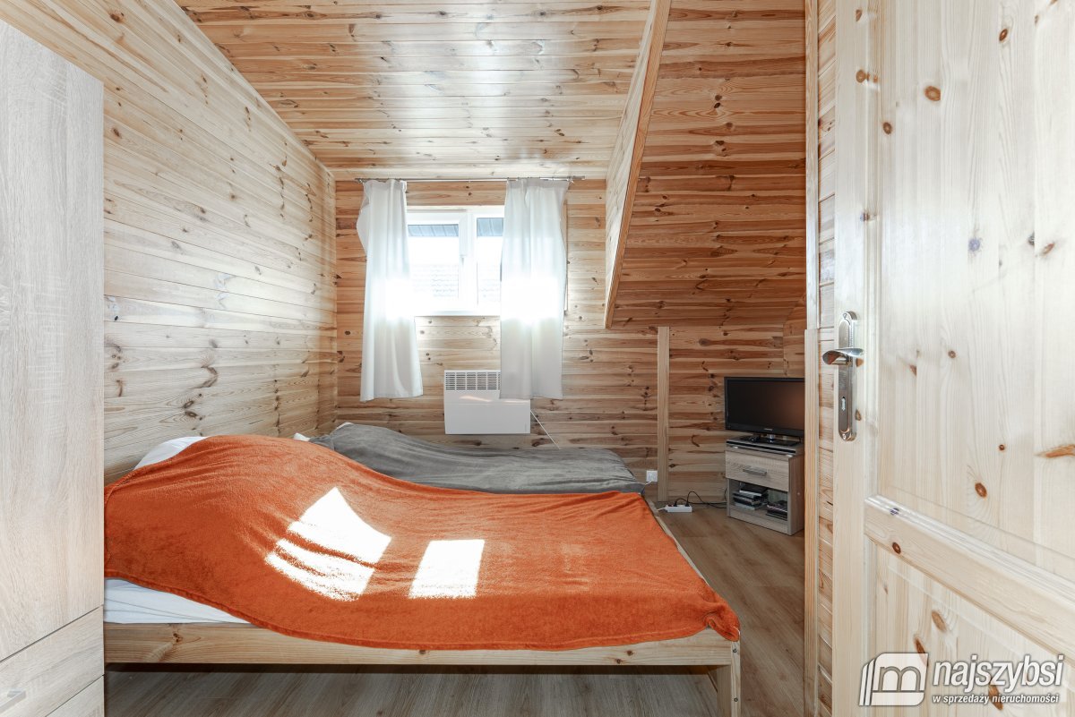 USTRONIE MORSKIE-DOMEK Z OGRÓDKIEM 500m OD PLAŻY ! (11)