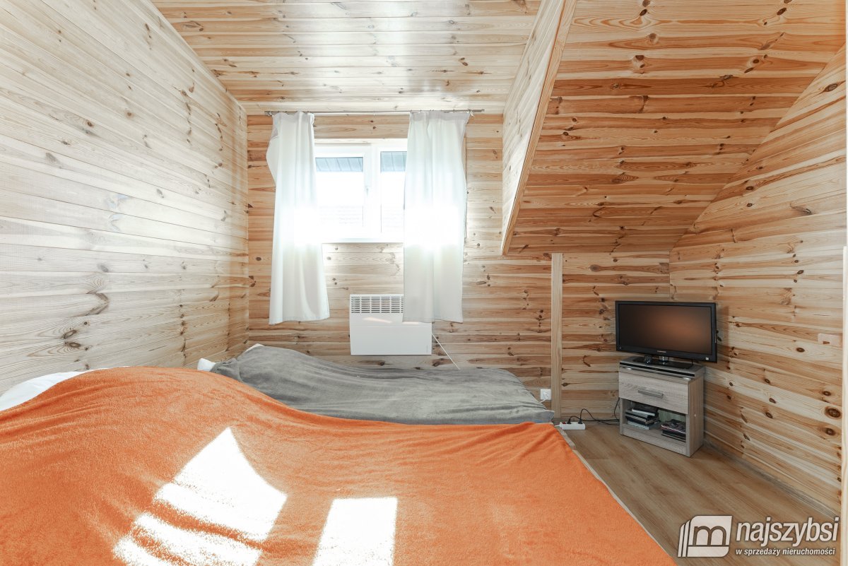 USTRONIE MORSKIE-DOMEK Z OGRÓDKIEM 500m OD PLAŻY ! (12)