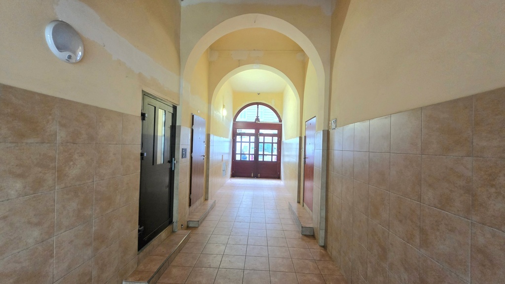 Odrestaurowana kamienica, 2 pok. I piętro (14)