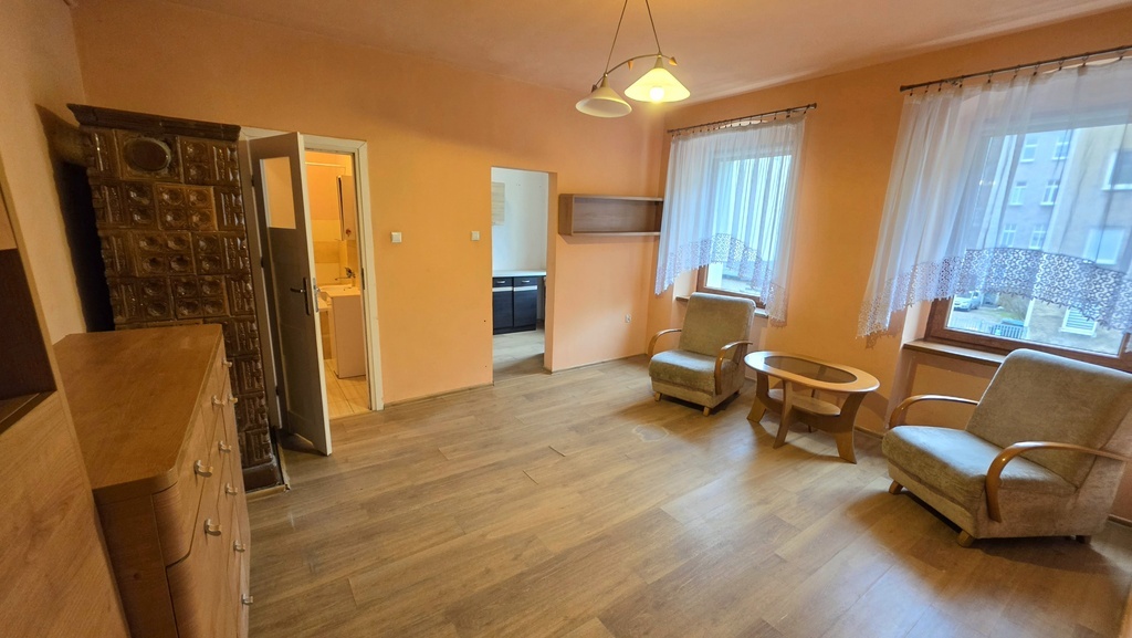 Odrestaurowana kamienica, 2 pok. I piętro (1)