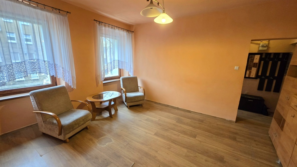 Odrestaurowana kamienica, 2 pok. I piętro (11)