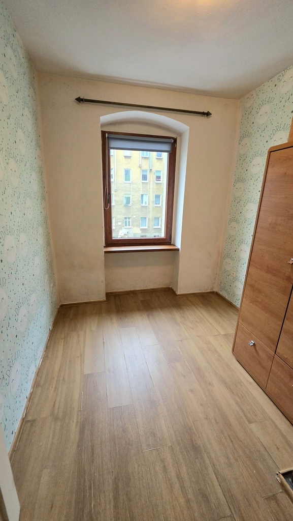 Odrestaurowana kamienica, 2 pok. I piętro (2)