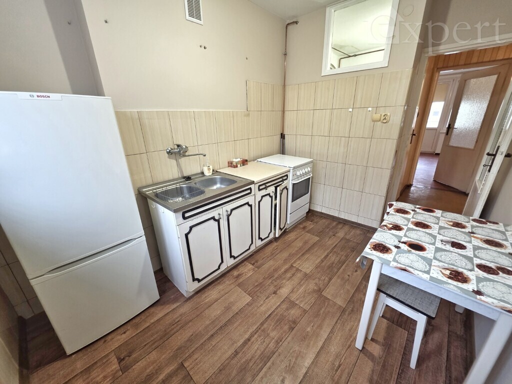 1 piętro, balkon, dwa pokoje ulica 1 Maja (12)