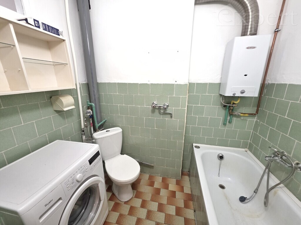 1 piętro, balkon, dwa pokoje ulica 1 Maja (13)