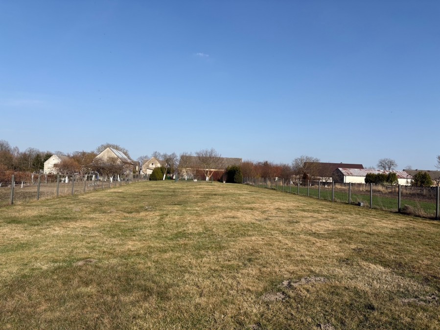 DUŻA DZIAŁKA Z WIDOKIEM NA POLA I WARUNKAMI. (5)