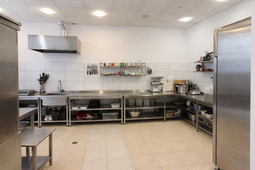 Duży lokal na wynajem! Parter! (2)