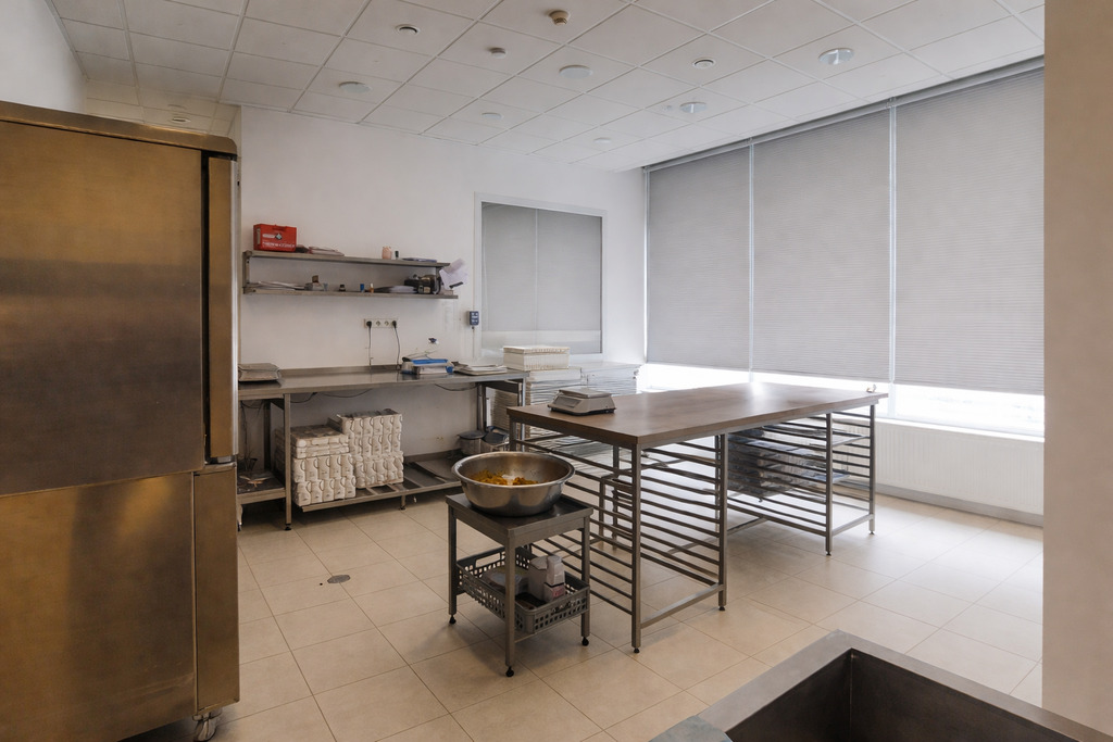 Duży lokal na wynajem! Parter! (3)