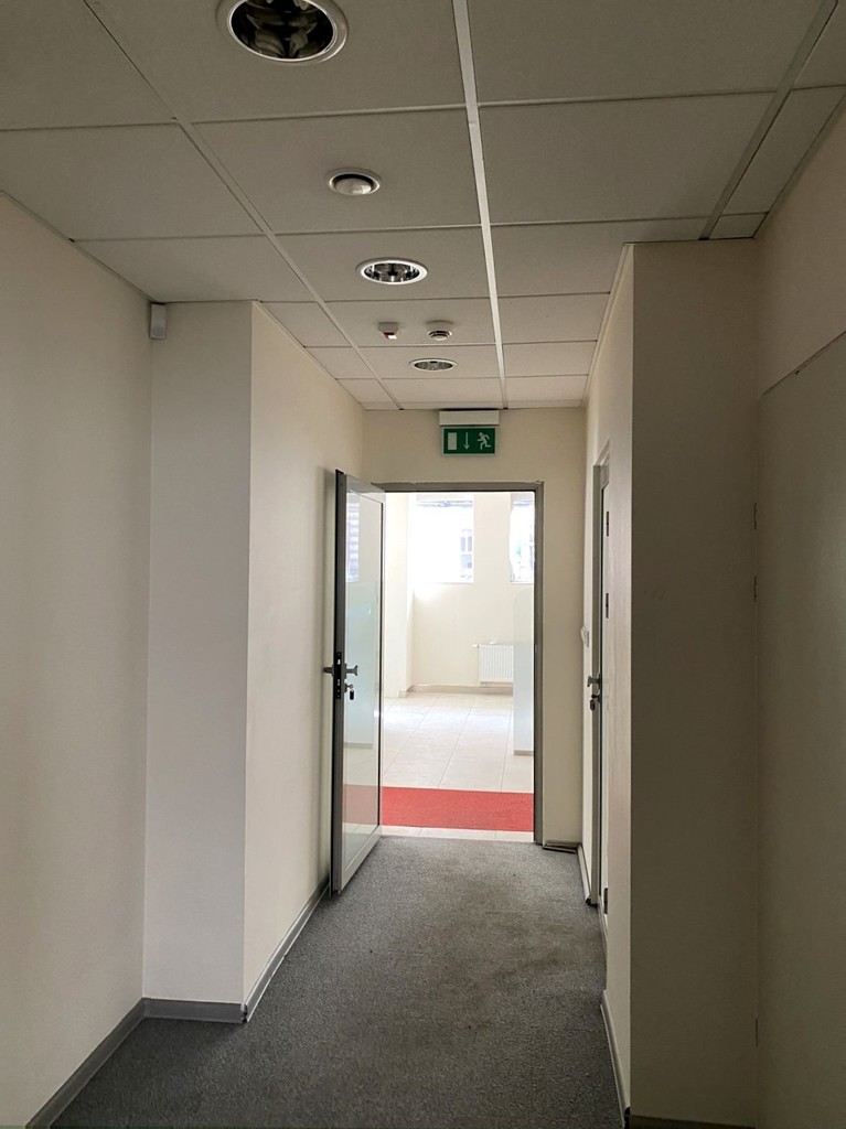 Duży lokal na wynajem! Parter! (6)