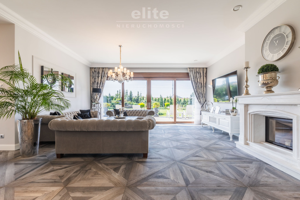 Na sprzedaż stylowy luksusowy dom z basenem ! (14)