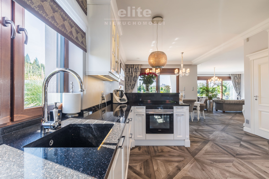 Na sprzedaż stylowy luksusowy dom z basenem ! (18)