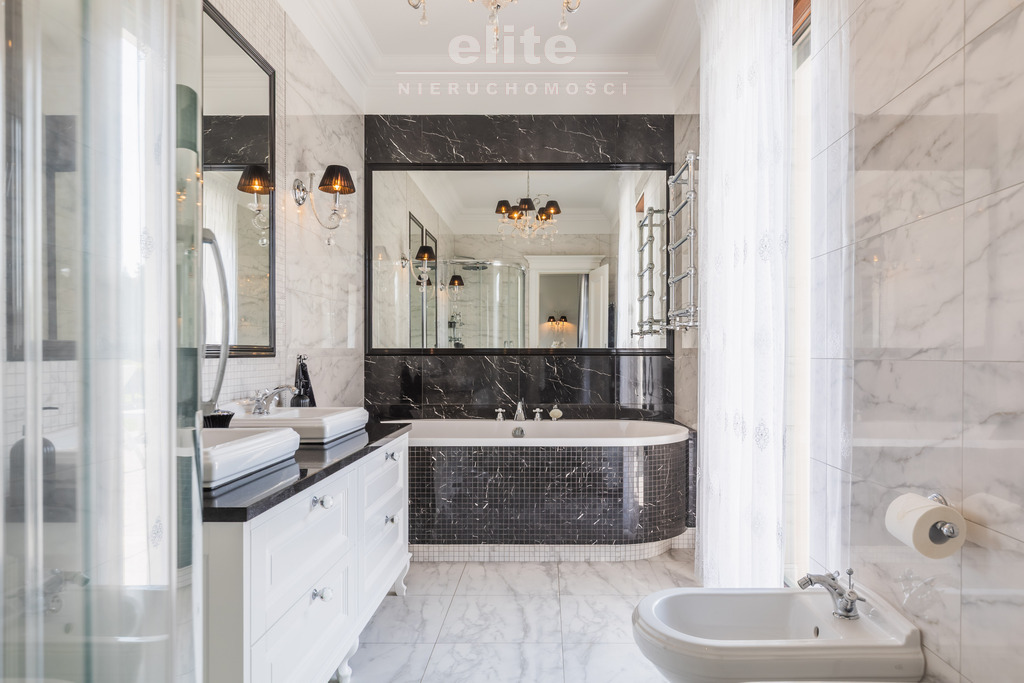 Na sprzedaż stylowy luksusowy dom z basenem ! (21)