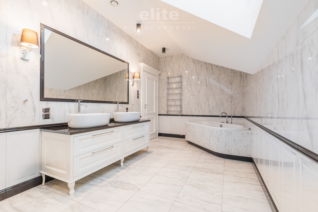 Na sprzedaż stylowy luksusowy dom z basenem ! (25)