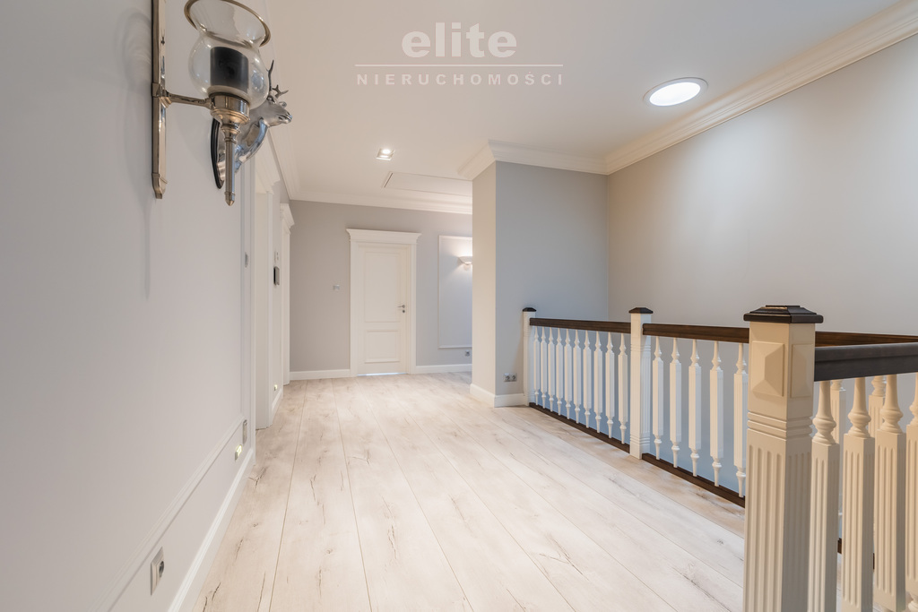 Na sprzedaż stylowy luksusowy dom z basenem ! (29)