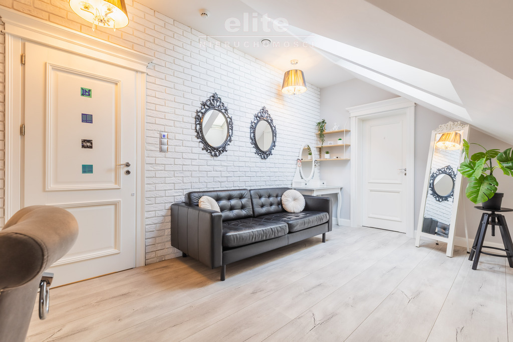 Na sprzedaż stylowy luksusowy dom z basenem ! (30)