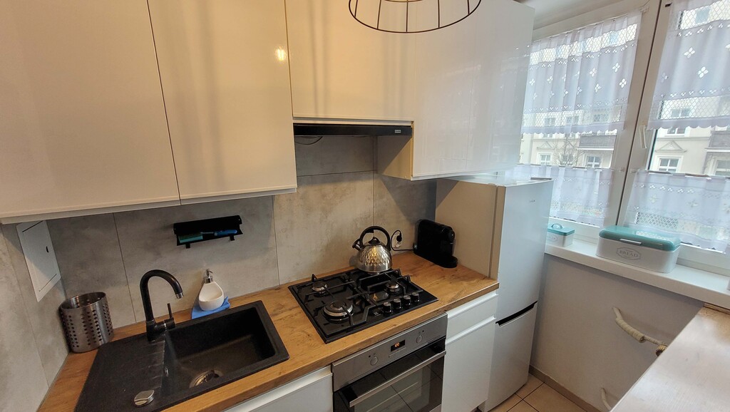 Mieszkanie 3 pokojowe z balkonem w centrum (10)