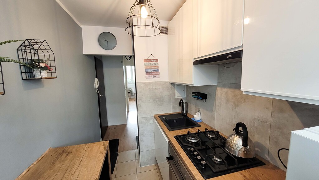 Mieszkanie 3 pokojowe z balkonem w centrum (11)